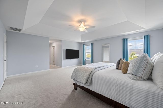 912 Terraces Lane, Hampstead, NC 28443