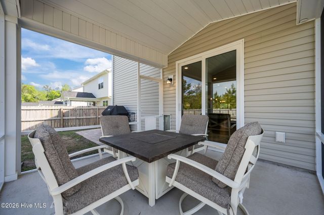 912 Terraces Lane, Hampstead, NC 28443