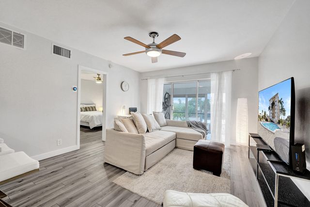 3040 NE 16th Avenue A405, Oakland Park, FL 33334