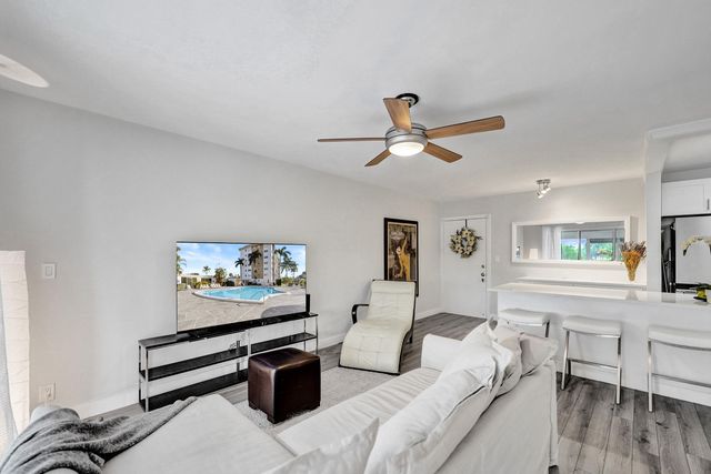 3040 NE 16th Avenue A405, Oakland Park, FL 33334