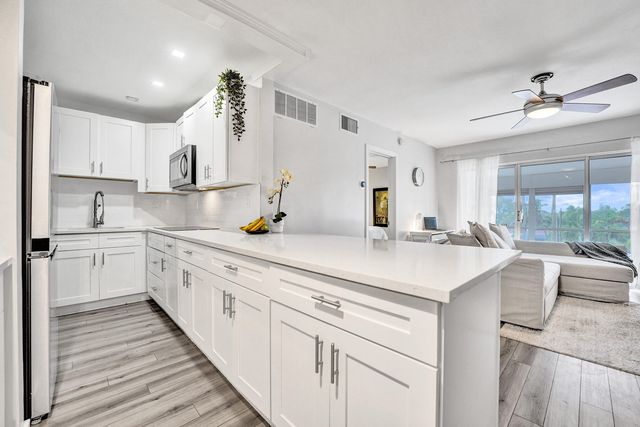 3040 NE 16th Avenue A405, Oakland Park, FL 33334