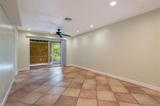 1025 Pine Isle LN 1025, Naples, FL 34112