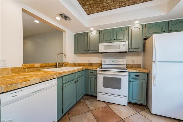 1025 Pine Isle LN 1025, Naples, FL 34112