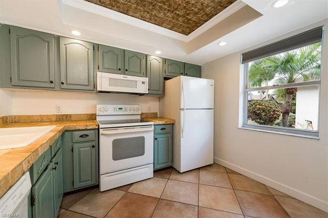 1025 Pine Isle LN 1025, Naples, FL 34112