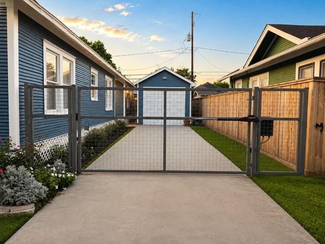 1011 W Melwood Street, Houston, TX 77009