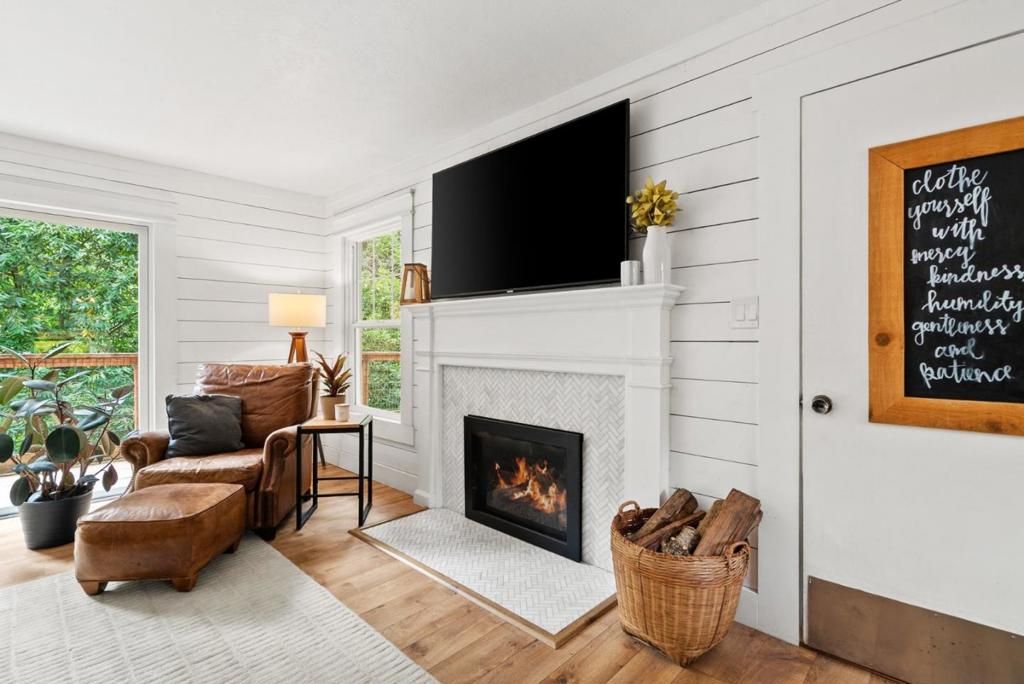 Image 11 of property listing at 4000 Glen Haven Road, Soquel, CA 95073