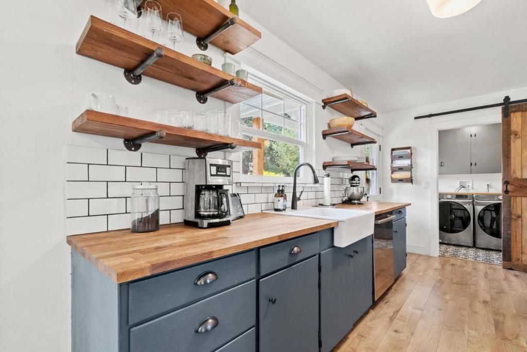 Image 15 of property listing at 4000 Glen Haven Road, Soquel, CA 95073
