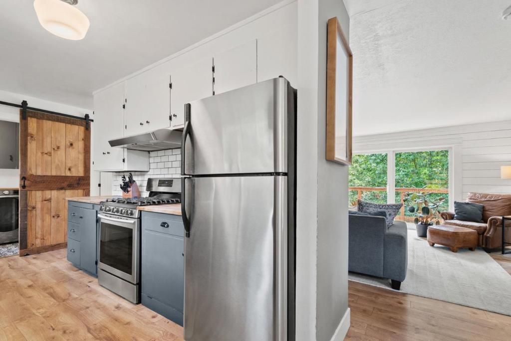 Image 16 of property listing at 4000 Glen Haven Road, Soquel, CA 95073