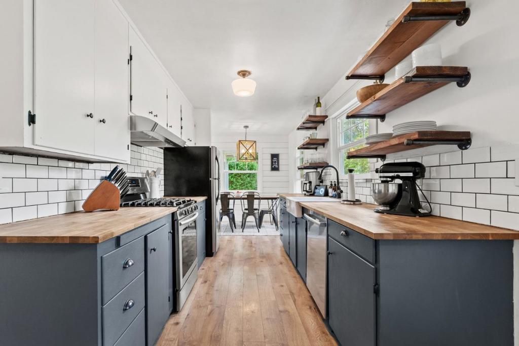 Image 19 of property listing at 4000 Glen Haven Road, Soquel, CA 95073