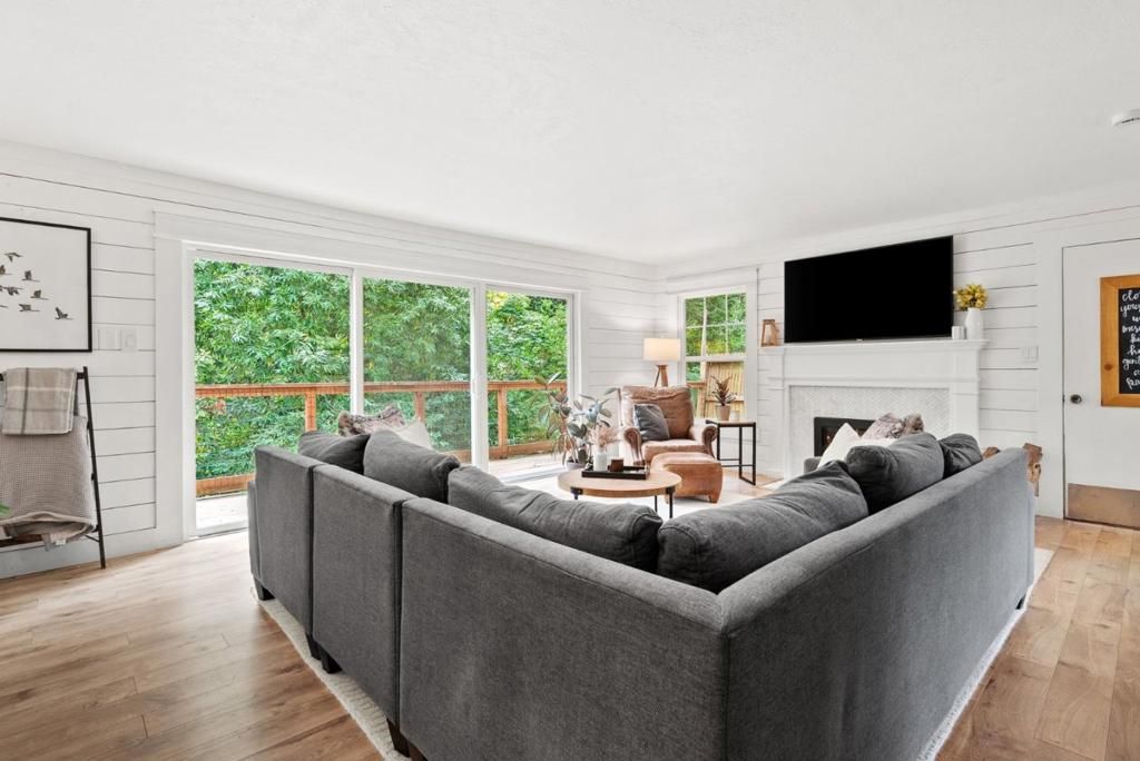 Image 4 of property listing at 4000 Glen Haven Road, Soquel, CA 95073