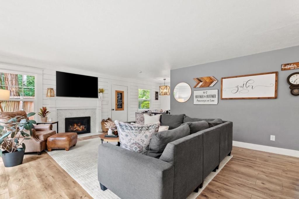 Image 5 of property listing at 4000 Glen Haven Road, Soquel, CA 95073