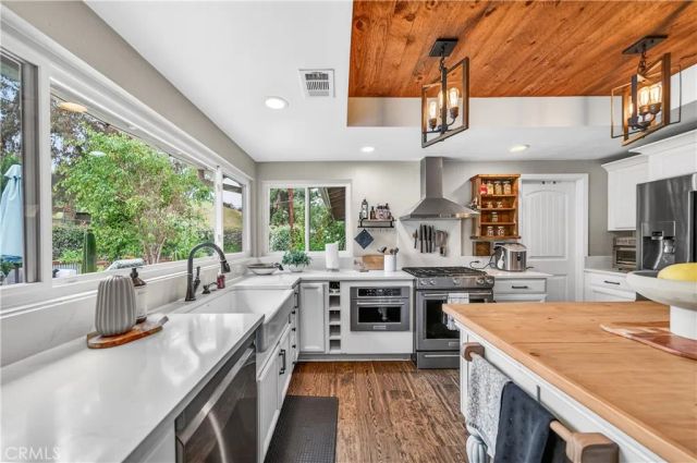 20705 Onaknoll, Lake Mathews, CA 92570