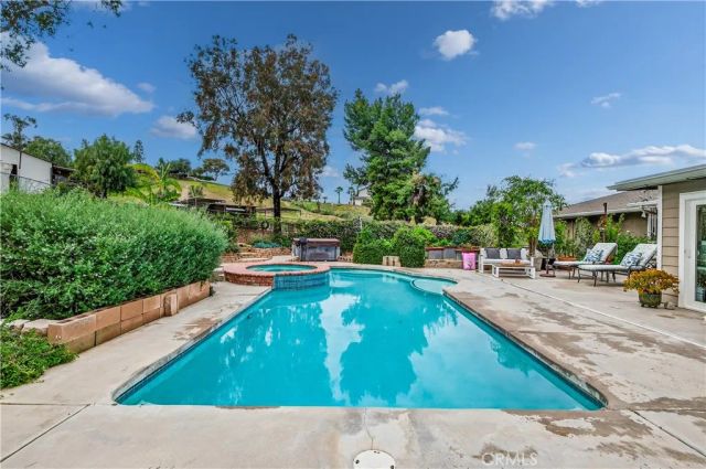 20705 Onaknoll, Lake Mathews, CA 92570