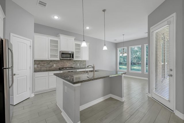 17585 Country Meadow, Magnolia, TX 77355