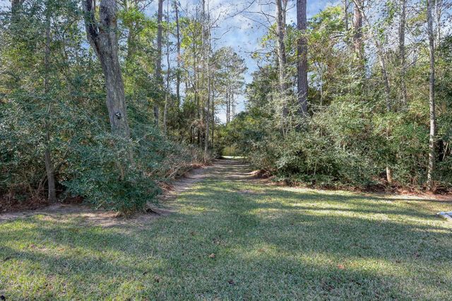 17585 Country Meadow, Magnolia, TX 77355