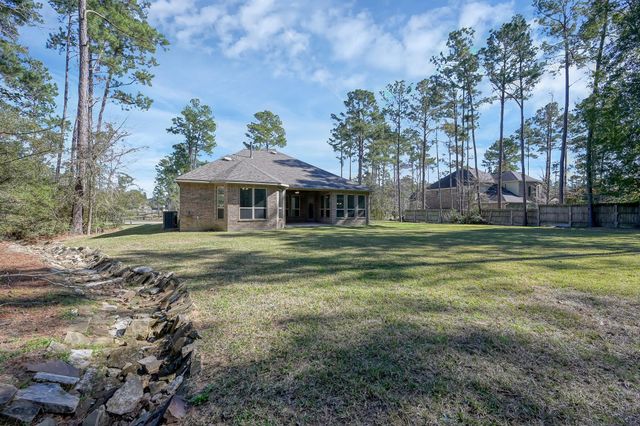 17585 Country Meadow, Magnolia, TX 77355