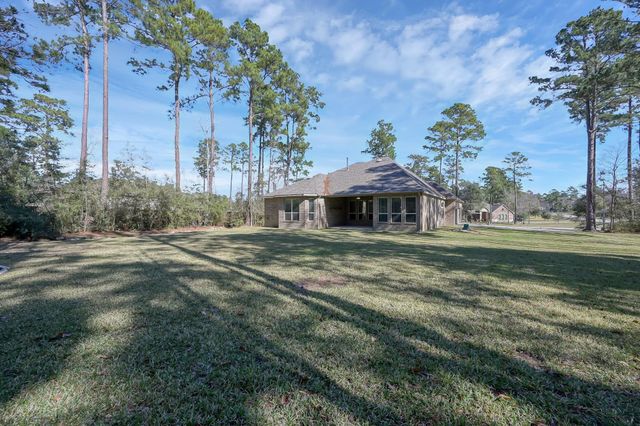 17585 Country Meadow, Magnolia, TX 77355