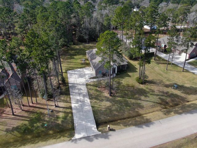 17585 Country Meadow, Magnolia, TX 77355