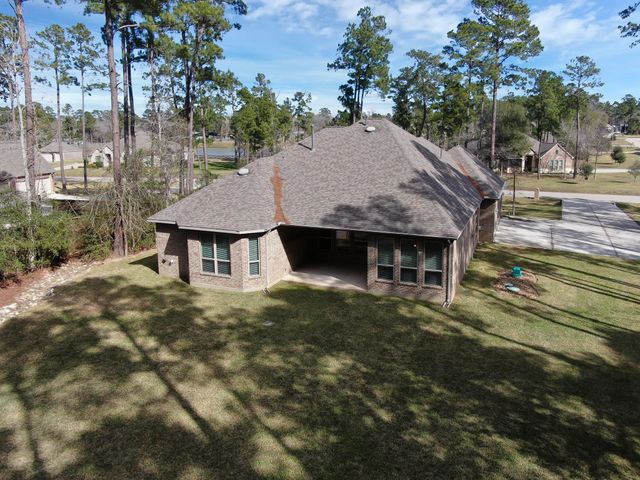 17585 Country Meadow, Magnolia, TX 77355