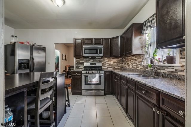409 Ogden Pl, Perth Amboy City, NJ 08861