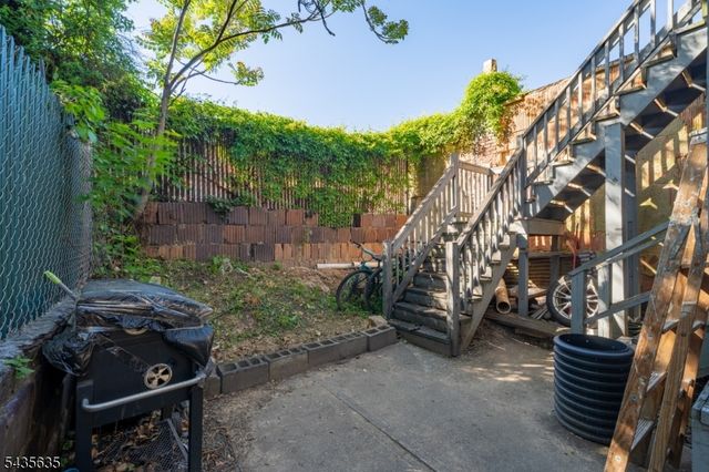 409 Ogden Pl, Perth Amboy City, NJ 08861