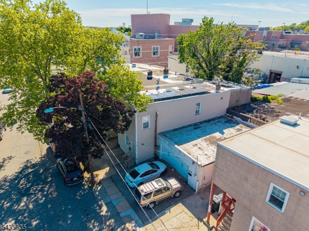 409 Ogden Pl, Perth Amboy City, NJ 08861 — photo 4