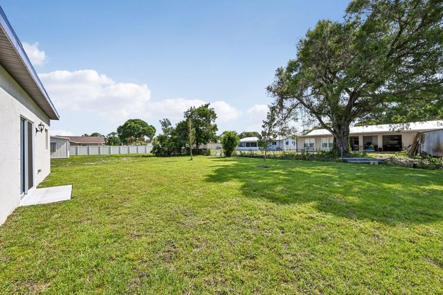 5200 Hickory Drive, Fort Pierce, FL 34982