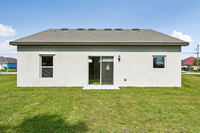 5200 Hickory Drive, Fort Pierce, FL 34982