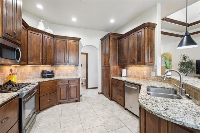 2267 Sandpiper Drive, Blanchard, OK 73010