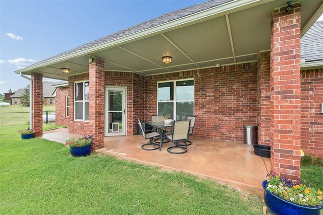2267 Sandpiper Drive, Blanchard, OK 73010