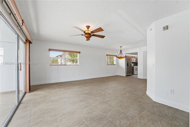 700 SW 137th Avenue 215H, Pembroke Pines, FL 33027