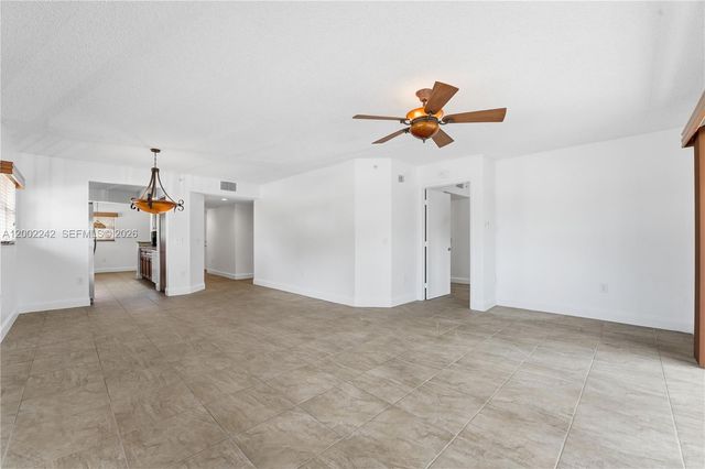 700 SW 137th Avenue 215H, Pembroke Pines, FL 33027