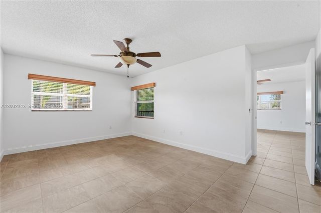 700 SW 137th Avenue 215H, Pembroke Pines, FL 33027