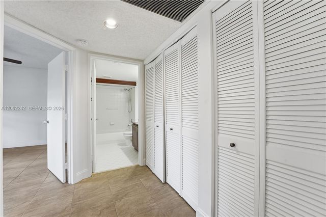 700 SW 137th Avenue 215H, Pembroke Pines, FL 33027