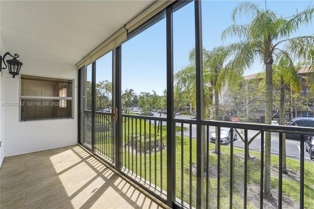 700 SW 137th Avenue 215H, Pembroke Pines, FL 33027