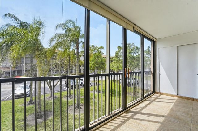700 SW 137th Avenue 215H, Pembroke Pines, FL 33027