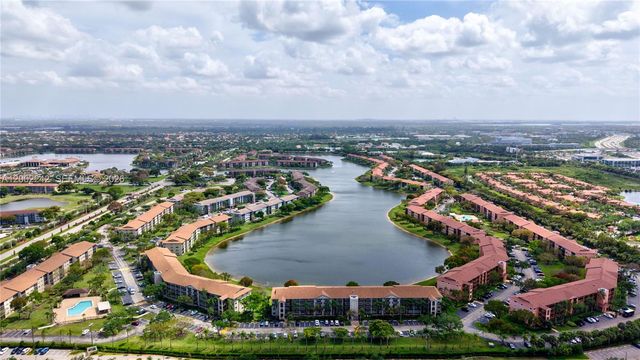 700 SW 137th Avenue 215H, Pembroke Pines, FL 33027