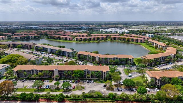 700 SW 137th Avenue 215H, Pembroke Pines, FL 33027