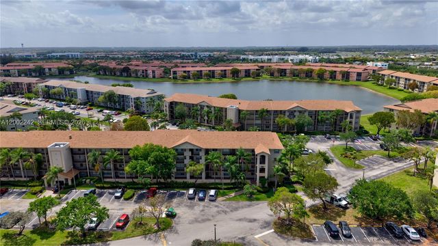 700 SW 137th Avenue 215H, Pembroke Pines, FL 33027