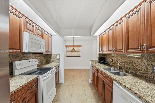 700 SW 137th Avenue 215H, Pembroke Pines, FL 33027
