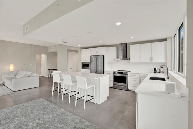 900 N OSCEOLA AVENUE 401, Clearwater, FL 33755