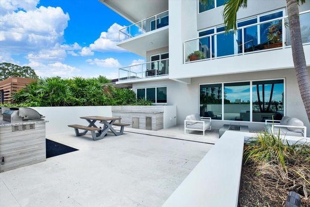 900 N OSCEOLA AVENUE 401, Clearwater, FL 33755
