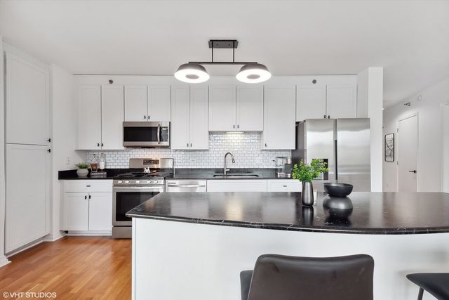 33 W Ontario Street 25B, Chicago, IL 60654