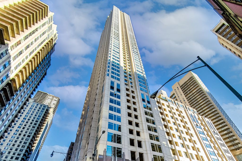 33 W Ontario Street 25B, Chicago, IL 60654