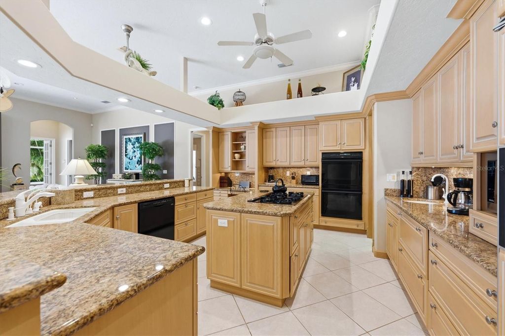 8112 COLLINGWOOD COURT