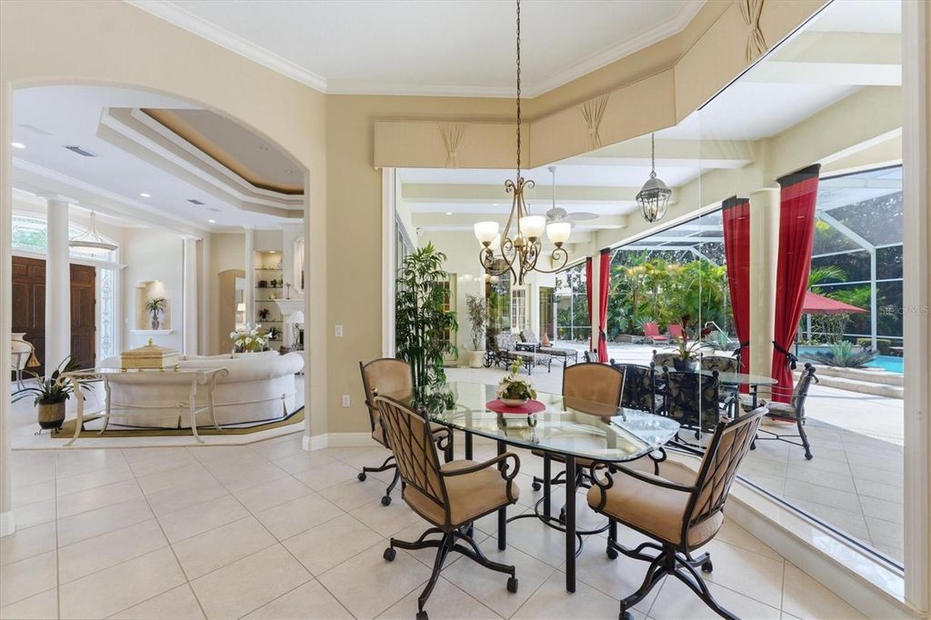 8112 COLLINGWOOD COURT