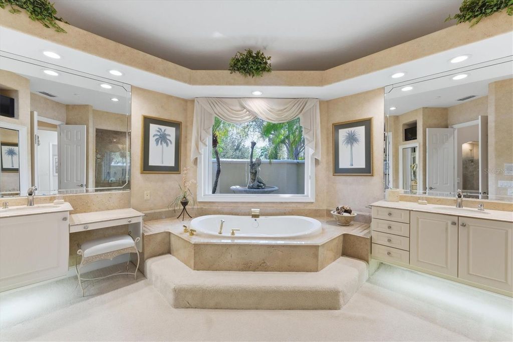 8112 COLLINGWOOD COURT