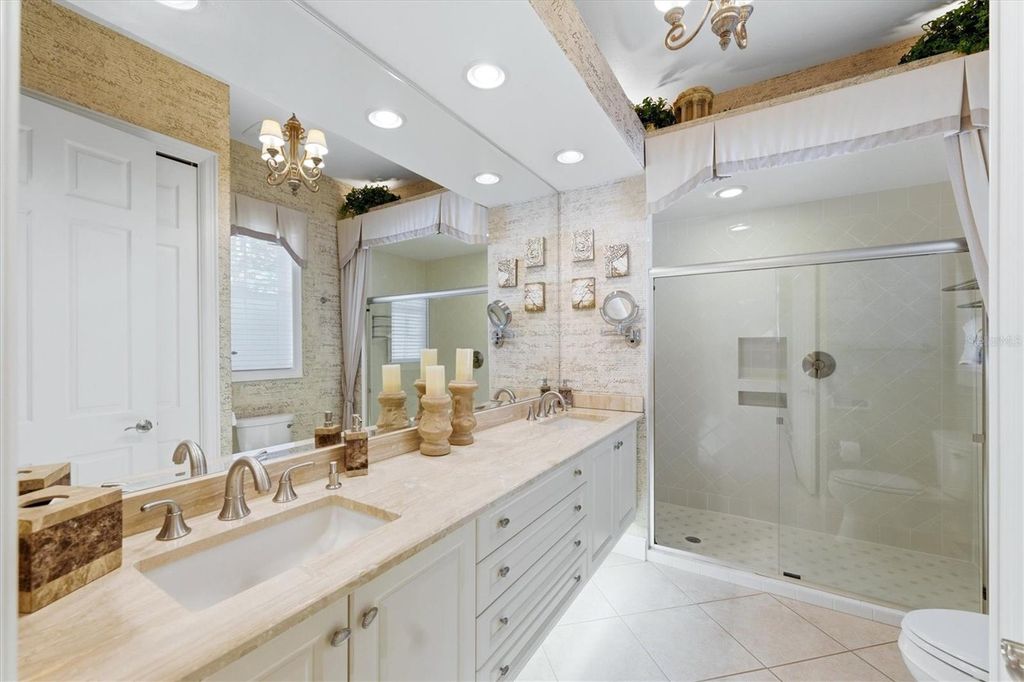 8112 COLLINGWOOD COURT