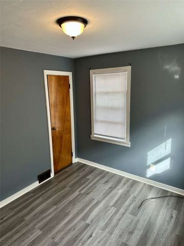 424 Grandview Ave, West Mifflin, PA 15122