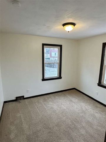 424 Grandview Ave, West Mifflin, PA 15122